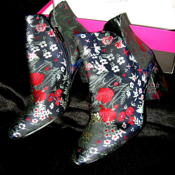 Sexy Festival Rock Star Vince Camuto NEW Wonderland Boots Kassie2 - Picture 1 of 6